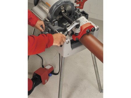 Напольный выключатель, применение с резьбонарезным станком